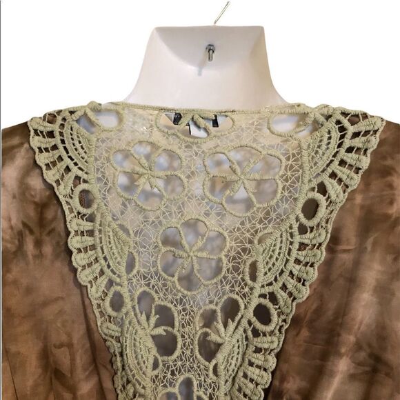 Tunic or mini dress with cut out back and crocheting. - Picture 3 of 4